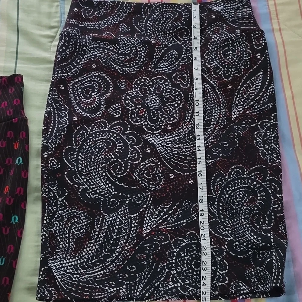 Two LuLaRoe Cassie skirts - Picture 10 of 15